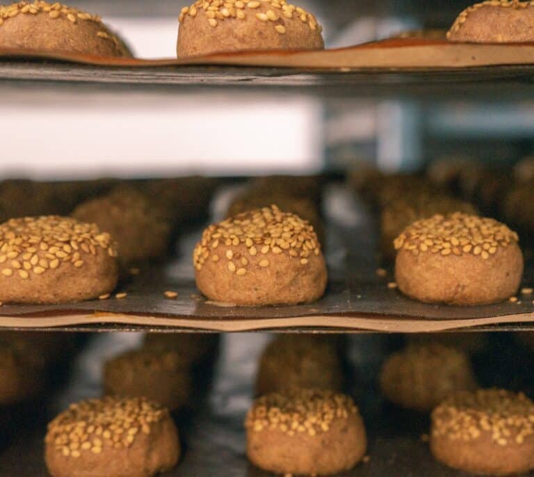 Los polvorones de Estepa incrementan un 30% su precio: "Siguen siendo los reyes de las mesas navideñas"