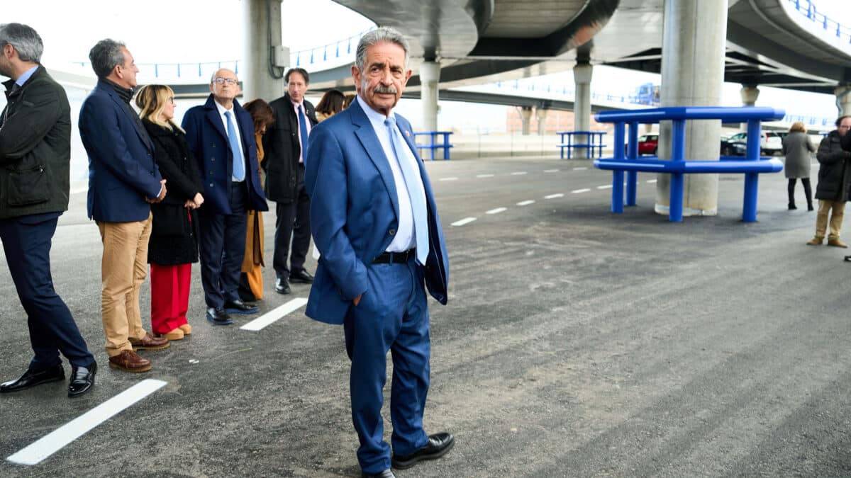 El presidente de Cantabria, Miguel Ángel Revilla, en la inauguración de un nuevo acceso a una autopista.