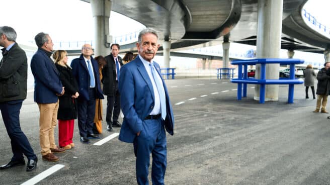 El presidente de Cantabria, Miguel Ángel Revilla, en la inauguración de un nuevo acceso a una autopista. El presidente de Cantabria, Miguel Ángel Revilla, en la inauguración de un nuevo acceso a una autopista.
