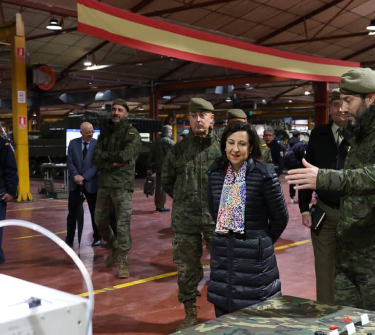Robles pide que los militares que sortearon una prostituta sean expulsados del Ejército