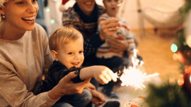 Mantener las rutinas, cuidar la alimentación o restringir el uso de pantallas son aspectos clave para unas navidades saludables con los niños