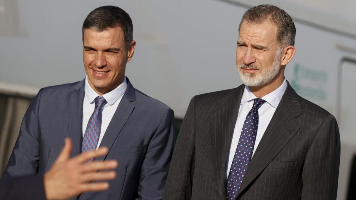 Pedro Sánchez, este lunes junto a Felipe VI en la inauguración del AVE a Murcia.