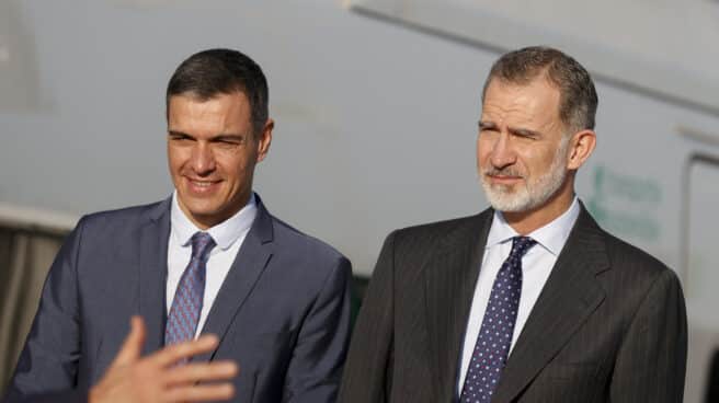 Pedro Sánchez, este lunes junto a Felipe VI en la inauguración del AVE a Murcia.