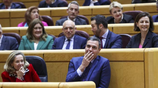 Pedro Sánchez, riéndose, este miércoles en el Senado.