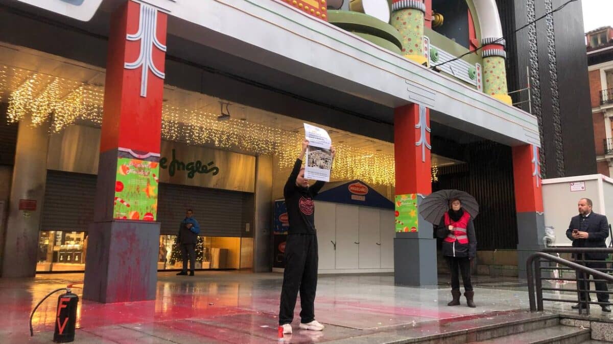 Activistas de Futuro Vegetal en Cortylandia.