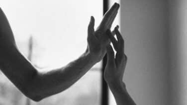 El estigma del poliamor: "Mi mejor amigo dice que soy una viciosa"
