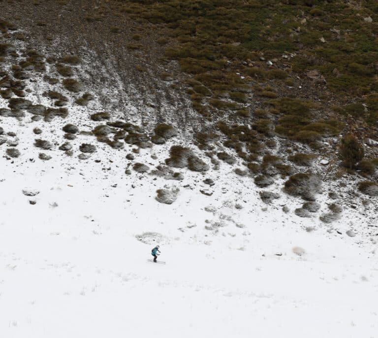 Hallan dos mujeres muertas en Sierra Nevada con signos de congelación