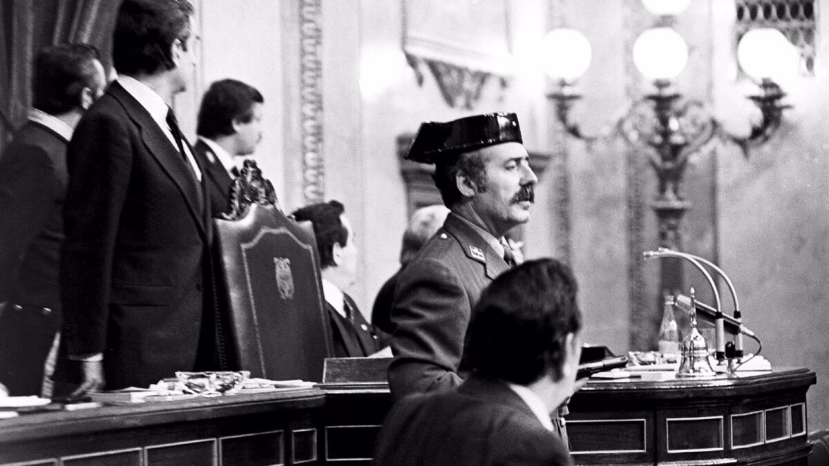 Tejero, en la tribuna del Congreso el 23-F de 1981.