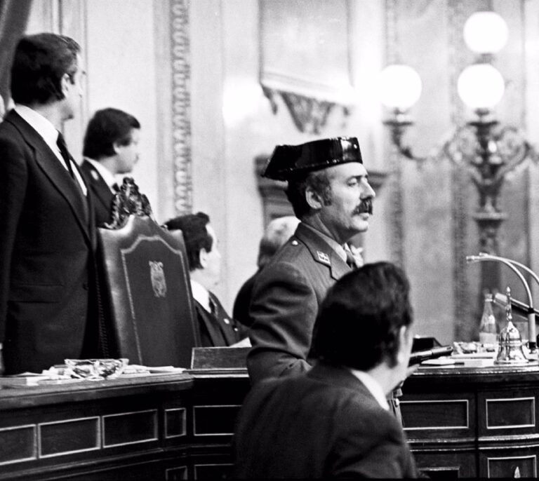 Cuando los disparos de Tejero apuntan al Constitucional