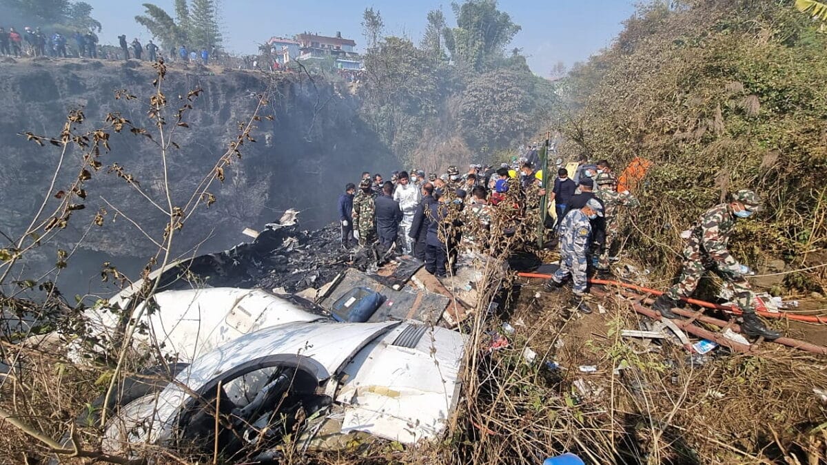Restos del avión accidentado en Nepal.