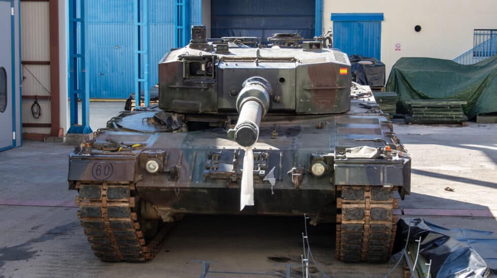 Carro de combate Leopard en las instalaciones de la empresa SDLE en Móstoles (Madrid).