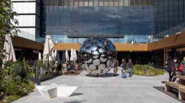 Caleido: así es el centro comercial a cielo abierto que late a los pies de las cinco torres