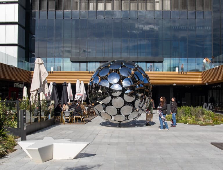 Caleido: así es el centro comercial a cielo abierto que late a los pies de las cinco torres