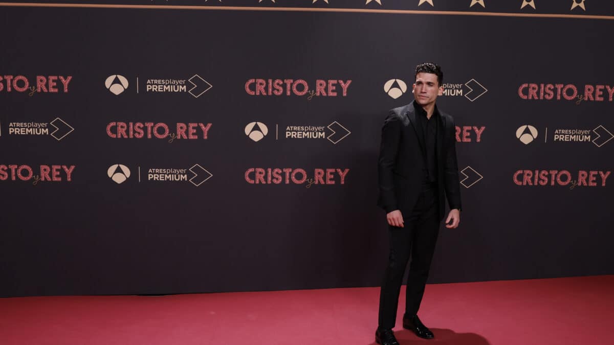 El actor Jaime Lorente a su llegada a la presentación de la nueva serie de Atresplayer Premium "Cristo y Rey", este jueves en Madrid.