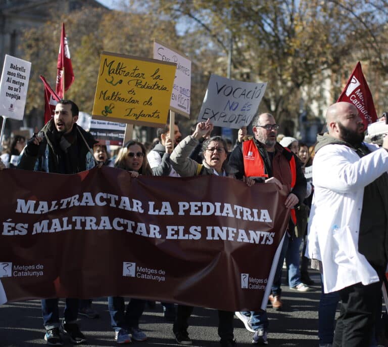Los médicos llegan a un acuerdo con la Generalitat y desconvocan la huelga