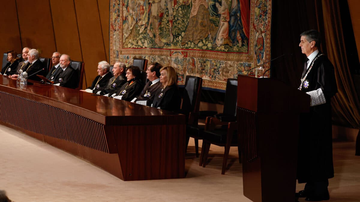 Pedro González-Trevijano toma la palabra ante el pleno del Tribunal Constitucional.