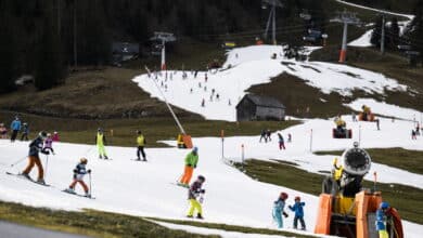 Falta nieve y no basta con fabricarla: el cambio climático pone en jaque a la mitad de las pistas de esquí de Europa