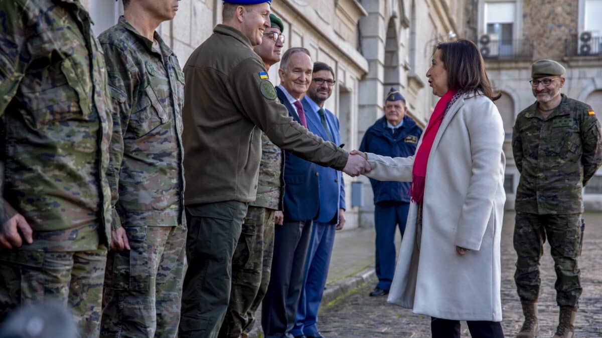 La ministra de Defensa, Margarita Robles, visita a la segunda remesa de militares ucranianos