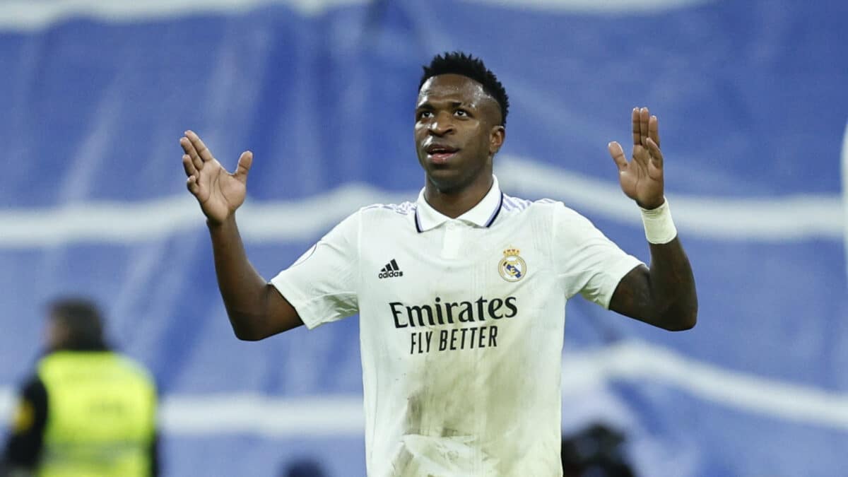 El delantero brasileño del Real Madrid, Vinicius Jr., celebra el tercer gol del equipo madridista durante el encuentro correspondiente a los cuartos de final de la Copa del Rey