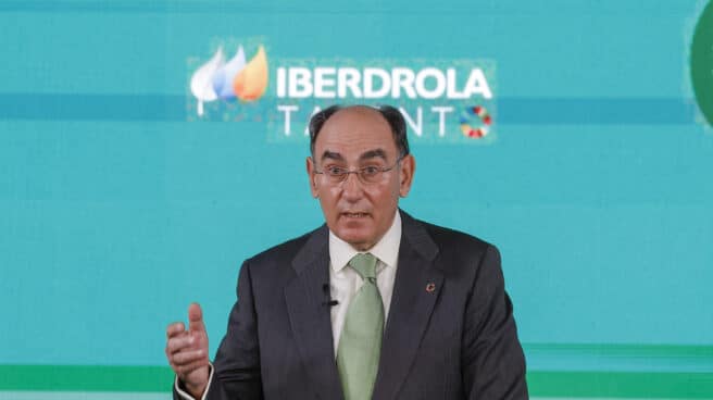 Galán evita a Sánchez y se ausenta de la reunión de líderes del Ibex 35 en Davos El presidente de Iberdrola, Ignacio Galán, interviene en la entrega de las "Becas Iberdrola" para estudios de máster en España, este viernes en Madrid.