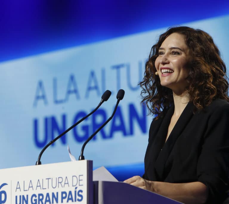 Ayuso denuncia la diferencia de trato a Griñán y a Zaplana, que iba a "quimioterapia esposado"
