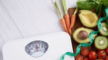 Los consejos de Clínica Diagonal para perder peso después de Navidad: ejercicio, agua y evitar las dietas milagrosas
