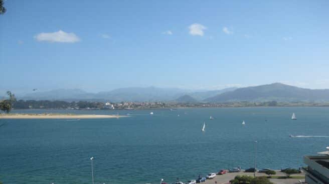 Un cadáver aparece flotando en la bahía de Santander Bahía de Santander