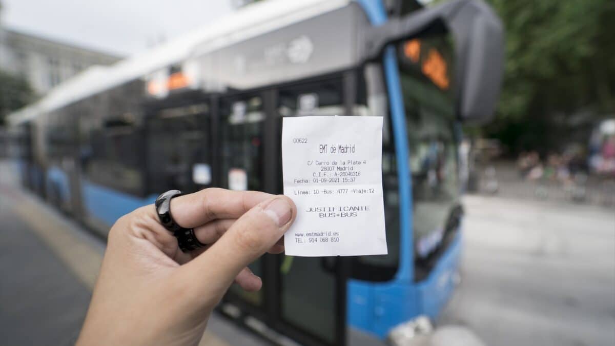 Un billete de Transbus, que permite hacer transbordos en Madrid.