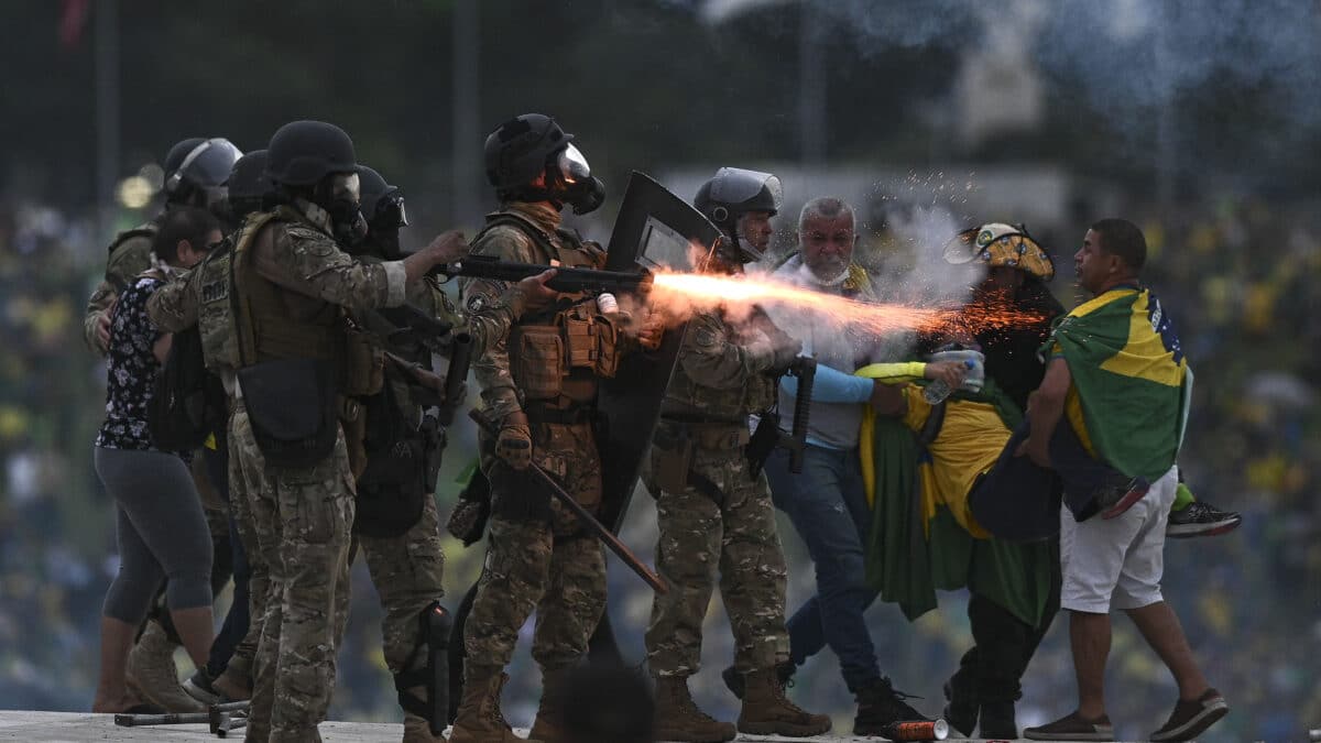 Policias antidisturbios toman el control del Palacio Presidencial en Brasilia