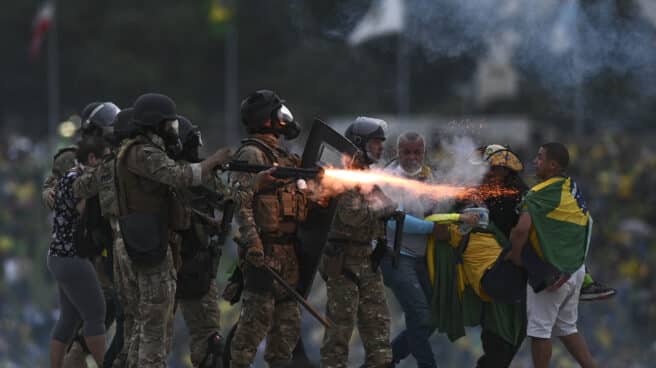 Policias antidisturbios toman el control del Palacio Presidencial en Brasilia