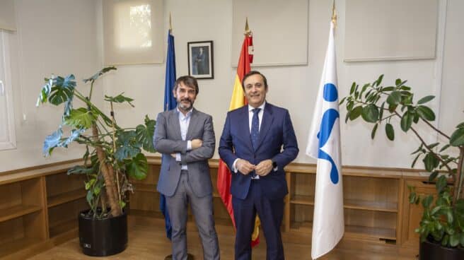 Cristóbal Belda, director del ISCIII; y Eduardo Pastor, presidente de Cofares.