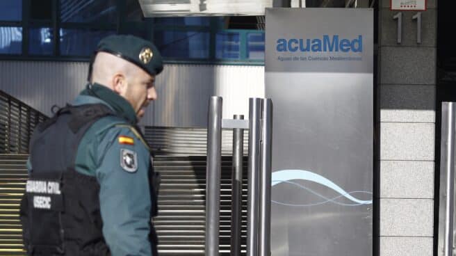 Registro de la Guardia Civil en la sede de Acuamed.