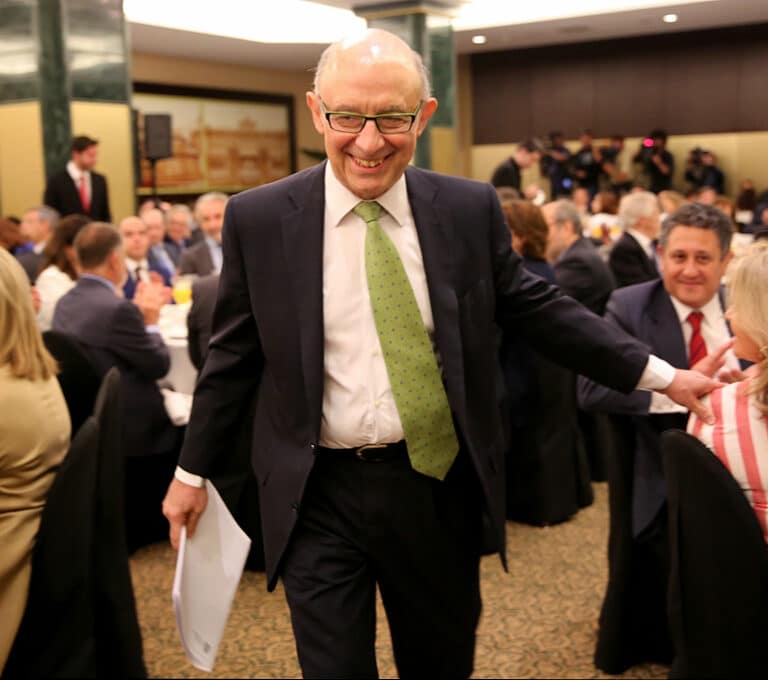 Anticorrupción mantiene bajo secreto una investigación vinculada al exministro Montoro