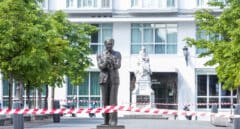 Vandalizan la estatua de Federico García Lorca en Madrid con el insulto de 'puto'
