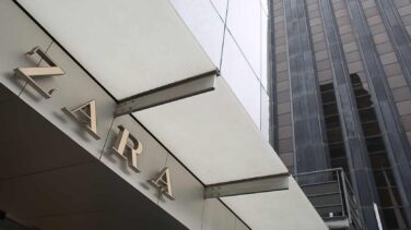 Inditex se aleja de sus máximos: las claves del 'miércoles negro' en bolsa para el dueño de Zara