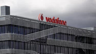 Vodafone sufre la guerra de precios y reduce sus ingresos un 8,7%