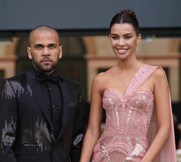 La mujer de Dani Alves sale en su defensa tras su envío a prisión por agredir sexualmente a una mujer