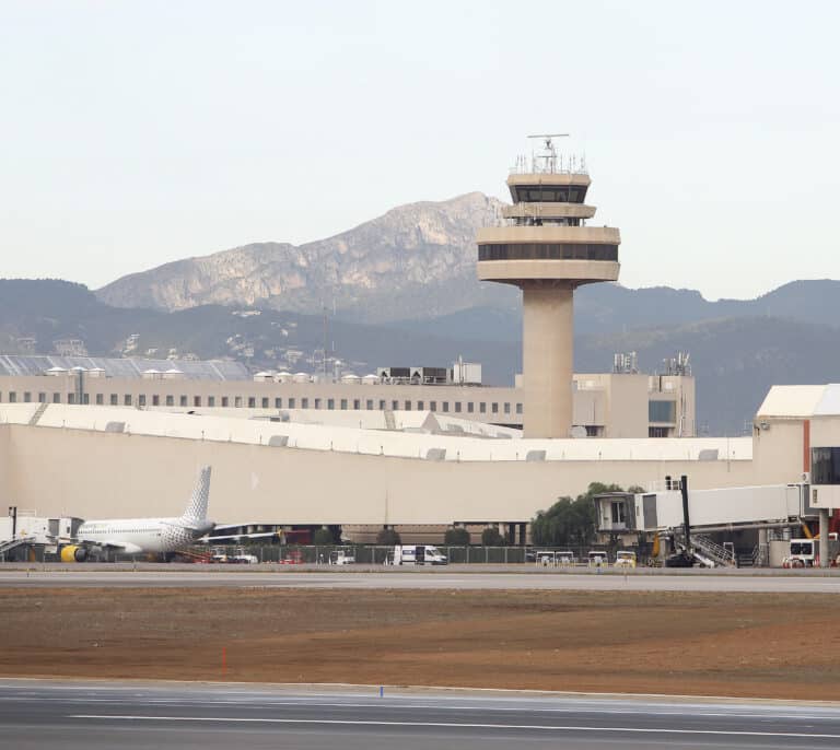 En libertad los 22 inmigrantes huidos de un avión en Palma por la reforma del delito de sedición