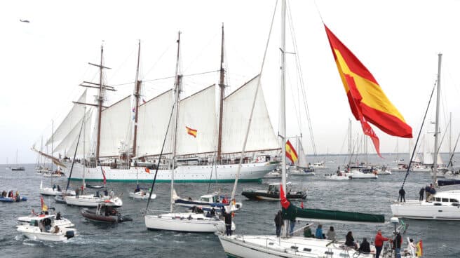 Salida del buque escuela 'Juan Sebastián de Elcano' con motivo del inicio de su XCIV crucero de instrucción