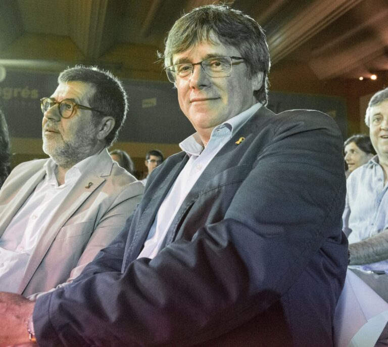 El Supremo dilata la petición de entrega a España de Puigdemont