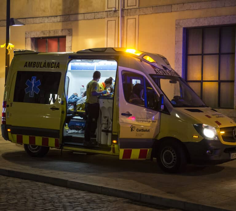 Mueren dos personas tras chocar su vehículo con un poste de telefonía en Tarragona