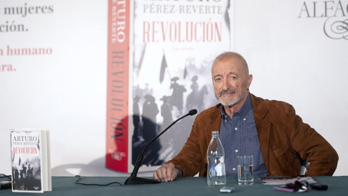 El escritor Arturo Pérez-Reverte durante la presentación de su libro ‘Revolución’, en The Westin Palace