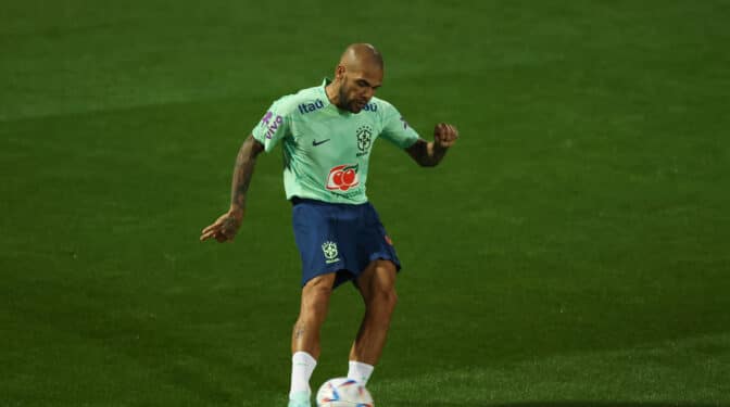 La víctima de la presunta violación de Dani Alves renuncia a la indemnización del jugador