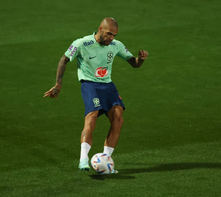 La víctima de la presunta violación de Dani Alves renuncia a la indemnización del jugador