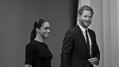 La nieta de Nelson Mandela acusa a Harry y Meghan de querer hacerse millonarios "robando" las citas de su abuelo