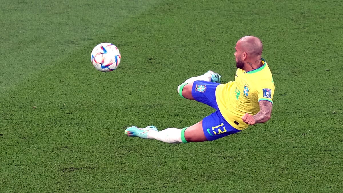 Dani Alves, durante un partido del Mundial de Qatar