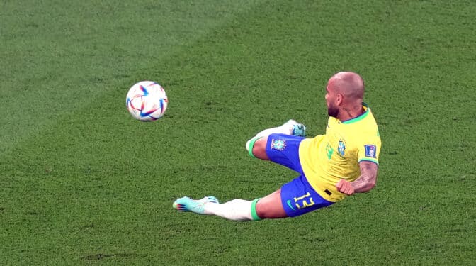 Alves: de ser el más laureado y luchar contra el racismo a ir a la cárcel por agresión sexual