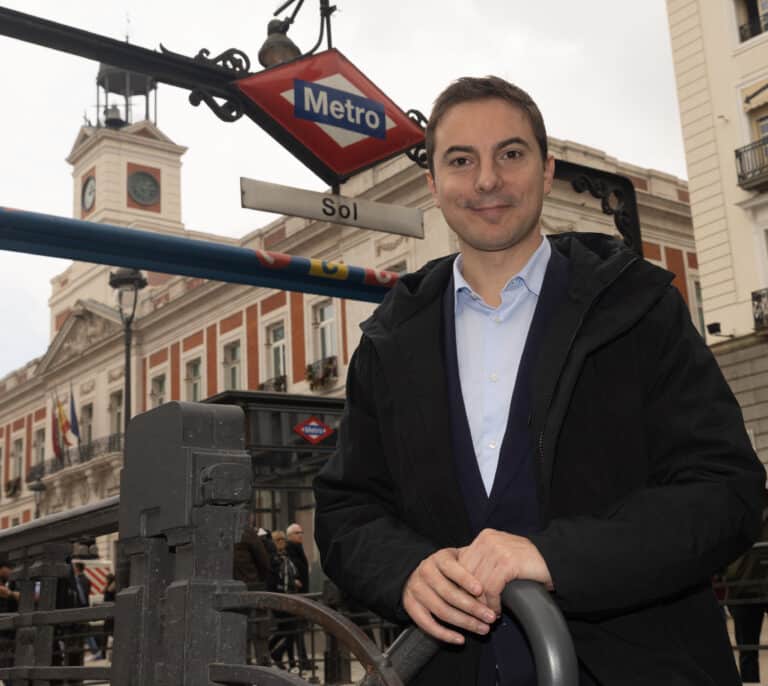 Juan Lobato, sanchismo bajo los cartones