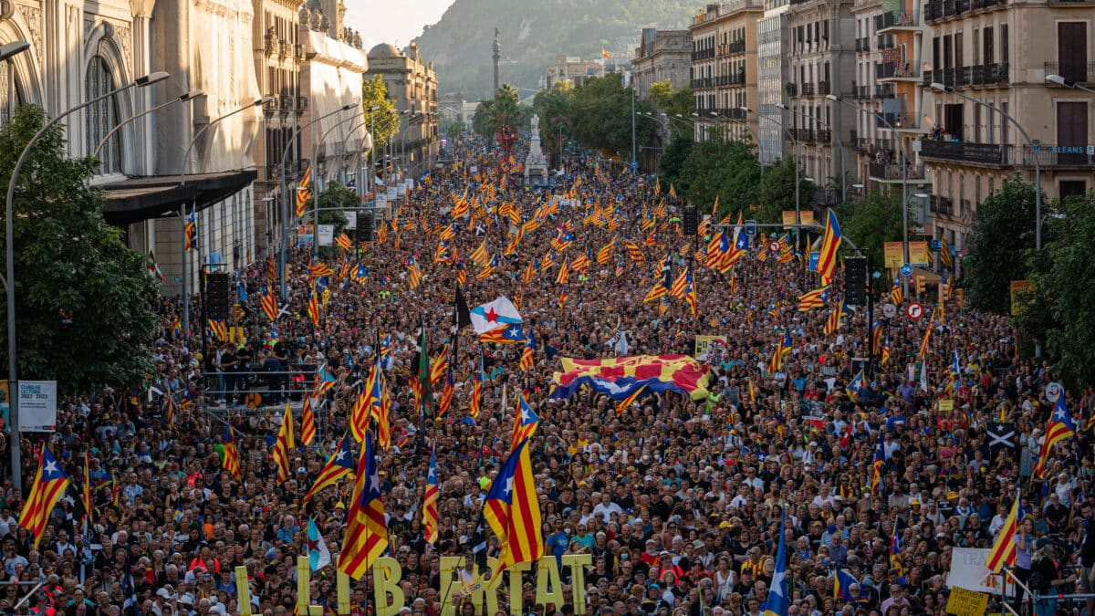 Selección fotos 2022: Centenares de personas participan en la manifestación convocada por la ANC con motivo de la Diada, Día de Catalunya