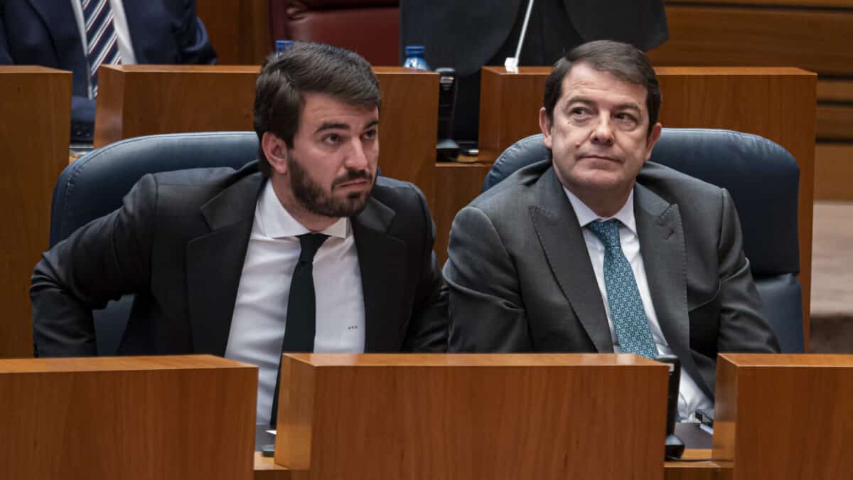 Ultimátum del PP a Vox: "O corregís a García-Gallardo o lo corregimos nosotros"